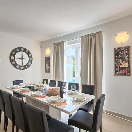 Maximus Villa *