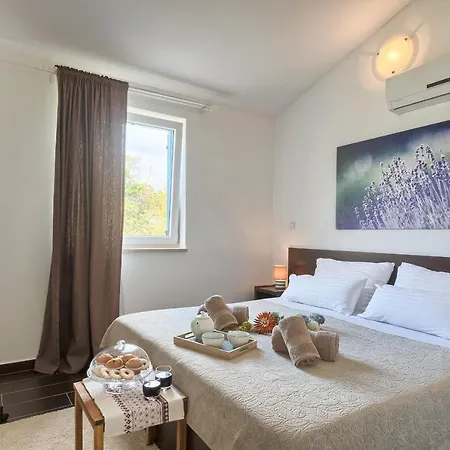 Maximus Villa *